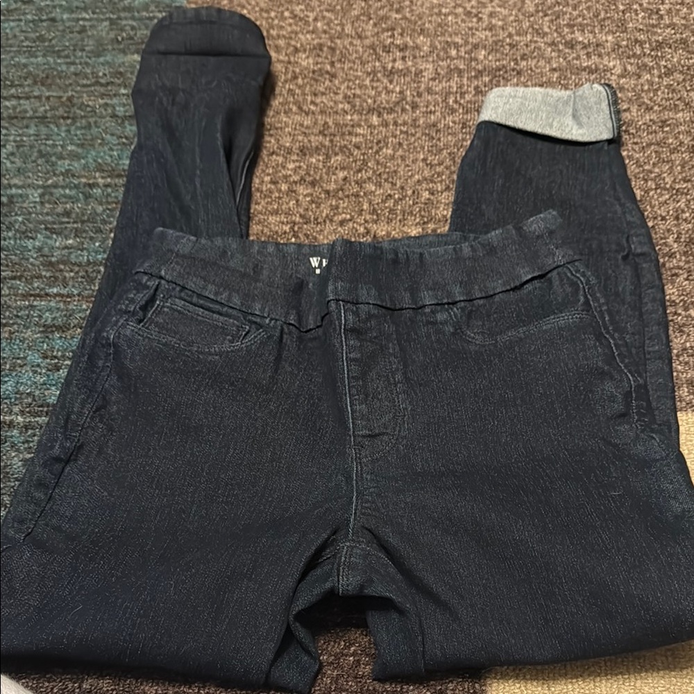 White House Black Market Dark Wash Skinny Jean leggings
Size 4